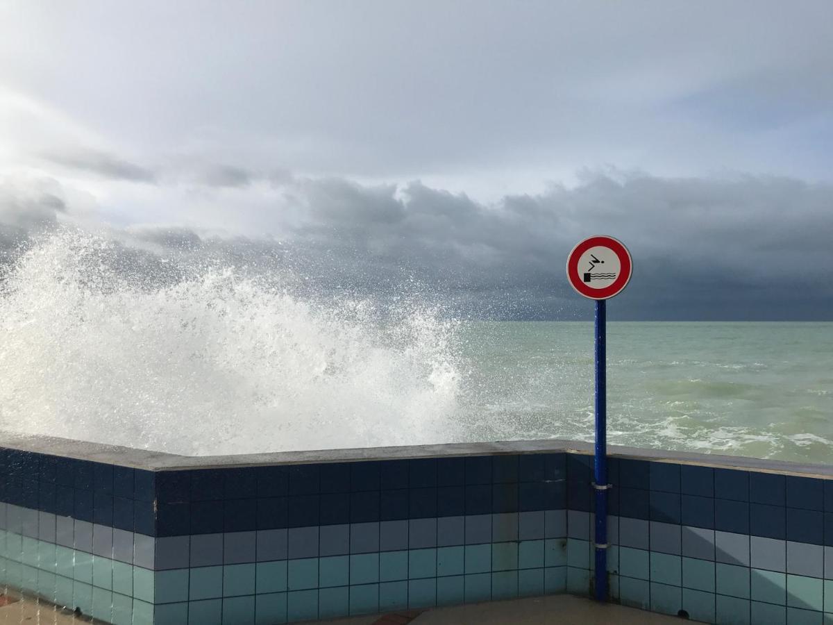 Villa Tremail - La Plage Au Pied De Votre Chambre Wimereux Exteriör bild